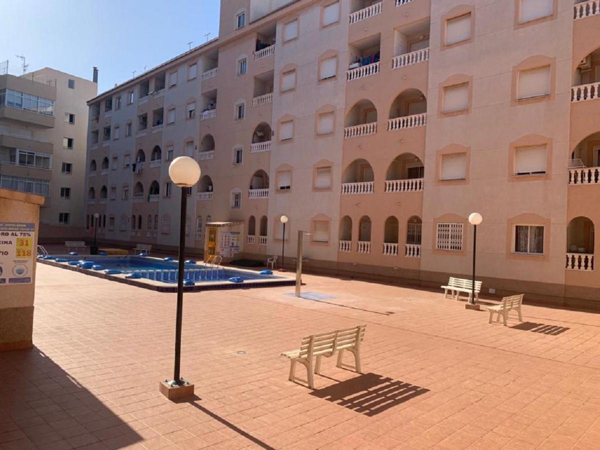 Sunny Appartment With Pool Torrevieja Center エクステリア 写真